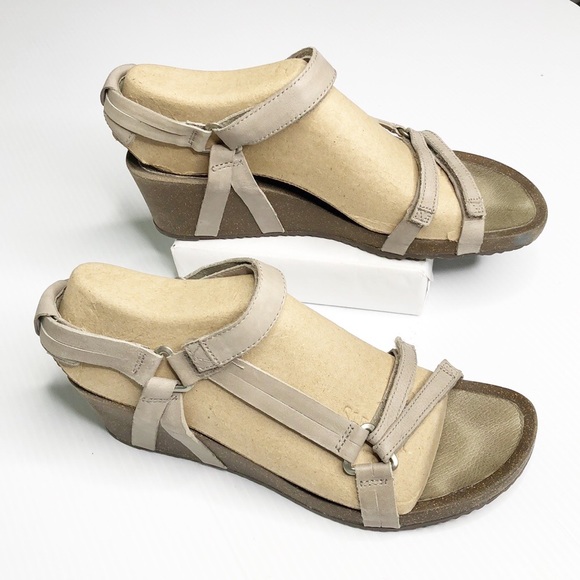 Teva Ysidro Universal Taupe Leather Wedge Sandals (10) - Picture 2 of 13